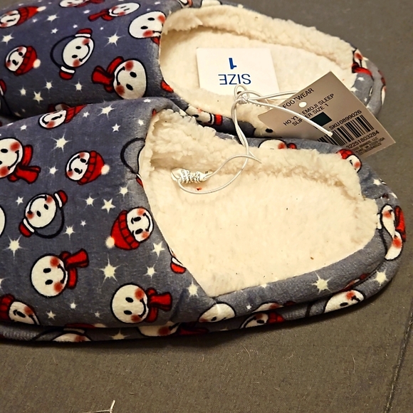 Snowman Emoji Unisex Boys/Girls Size 1 slippers New - Picture 2 of 4